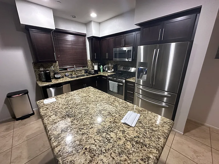 315 Royal Gln — Photo 2