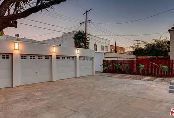 3rd image of 612 N Genesee Ave #612
