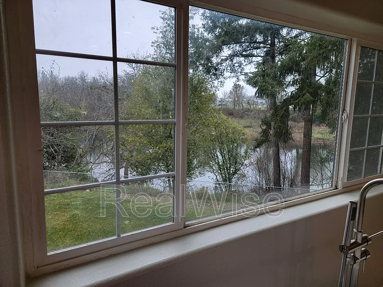 344 W Selmar Ct — Photo 14