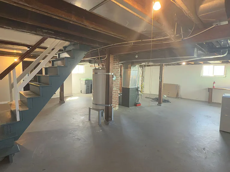 627 W Marine Dr — Photo 29