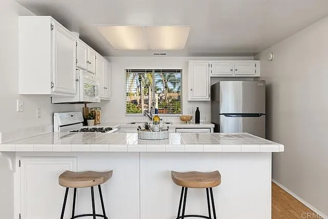3 bed, 1396 sqft, $1,100 — Photo 3
