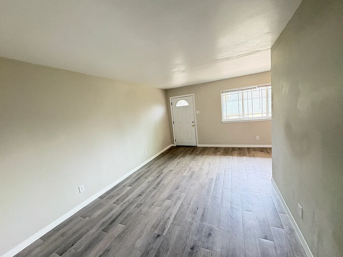 Building Photo - 821 Yale St #6