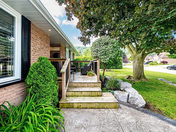 3rd image of 19 Baker Rd S