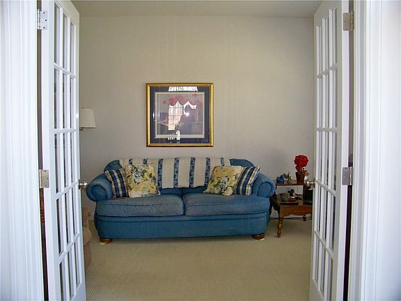5th image of 2009 Chatham Dr