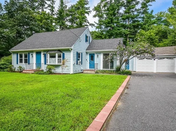 7 West St, Carver, MA 02330