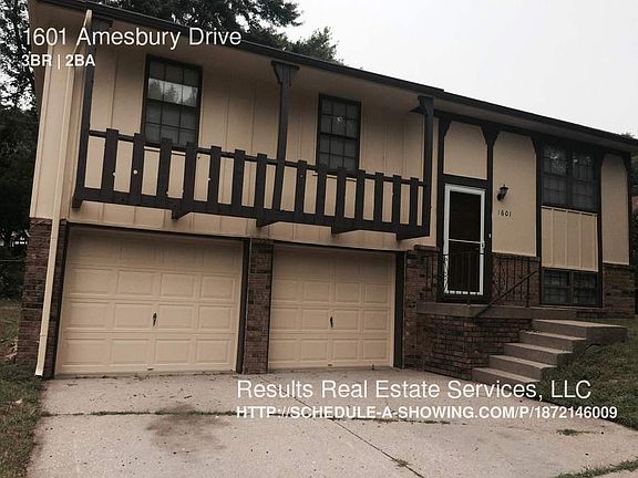 2nd image of 1601 NW Amesbury Dr