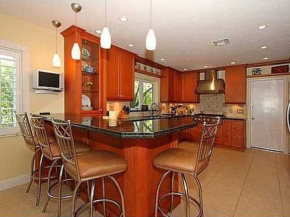 3rd image of 74 N Prospect Dr