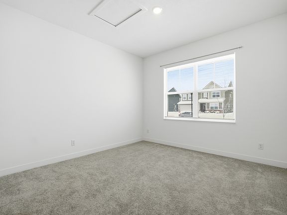 4th image of 2755 Larch Ave