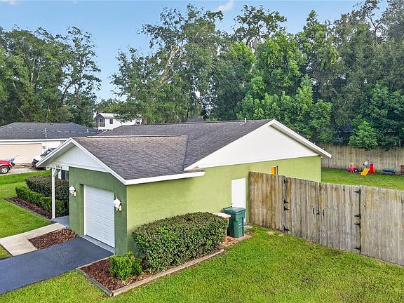3rd image of 4506 NE 8TH PLACE
