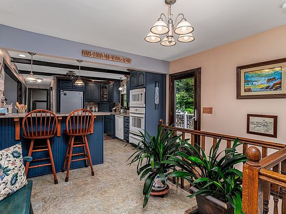 5th image of 315 Burrage St