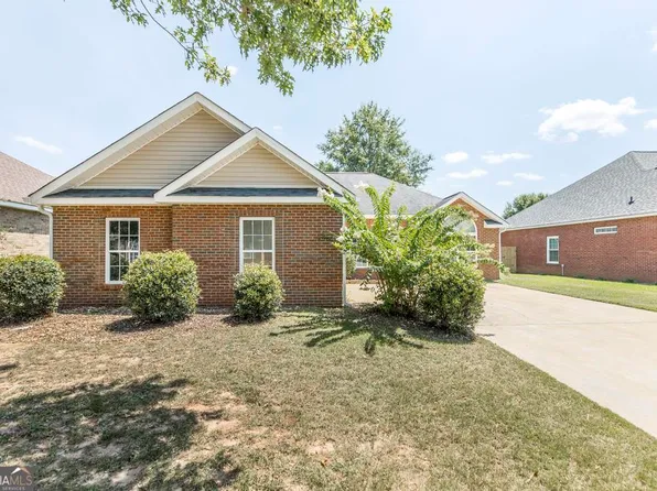 133 Manchester Ln, Byron, GA 31008