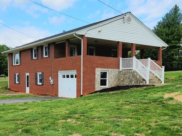 3829 Old Franklin Tpke, Glade Hill, VA 24092