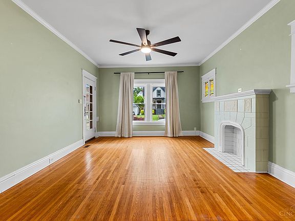 4th image of 3949 Lovell Ave