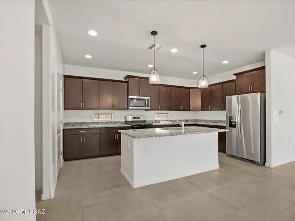 7911 S Walnutview Dr, Tucson, AZ 85757