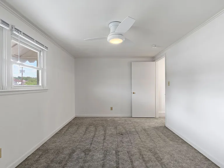 875 1st Ave — Photo 24