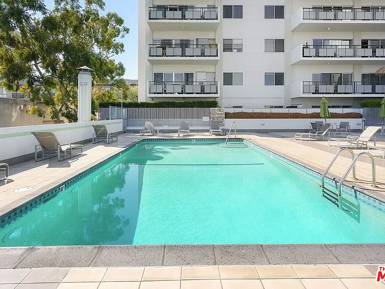 1155 N La Cienega Blvd #1 — Photo 16