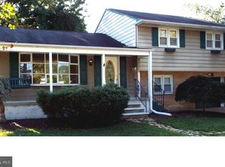 4 Roslyn Rd, Hamilton, NJ 08610