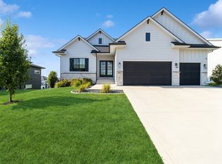 2013 Autumn Blaze Dr, Norwalk, IA 50211
