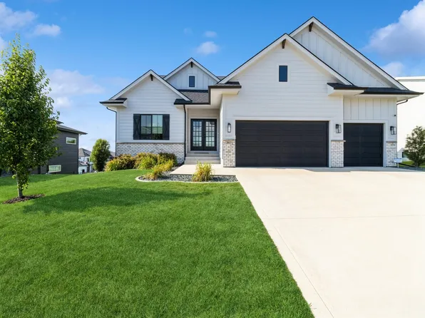 2013 Autumn Blaze Dr, Norwalk, IA 50211