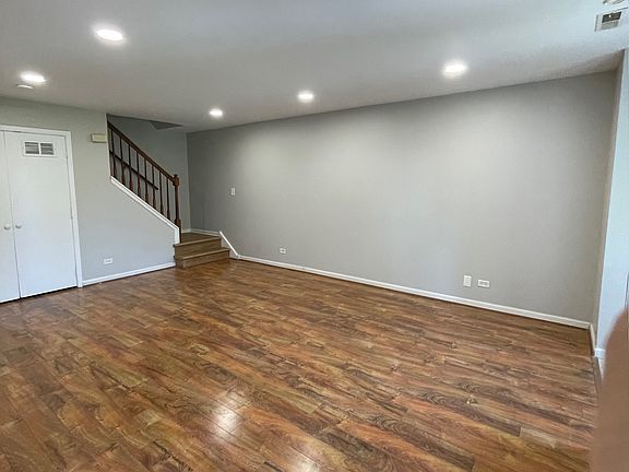 2nd image of 360 Jefferson Ct