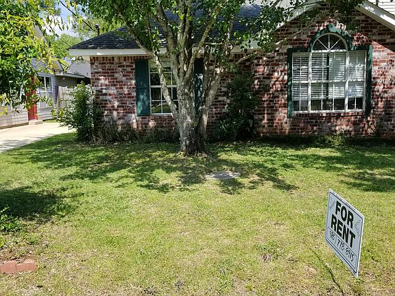 street view with yard