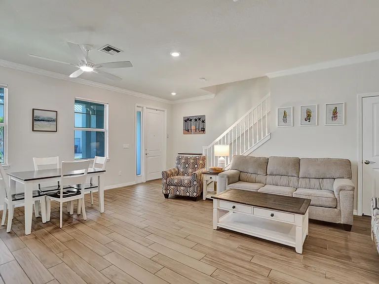 1300 Eucalyptus Dr #3 — Photo 4