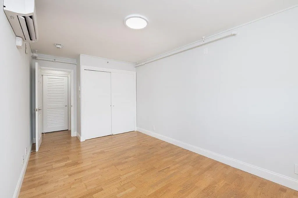 1422 Columbia Rd — Photo 2