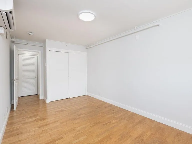 1422 Columbia Rd #2 — Photo 2