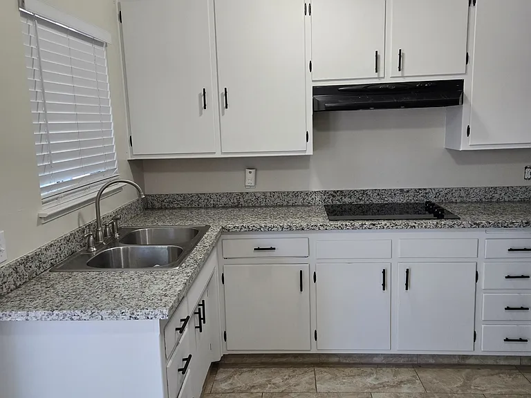 2630 G St #1 — Photo 8