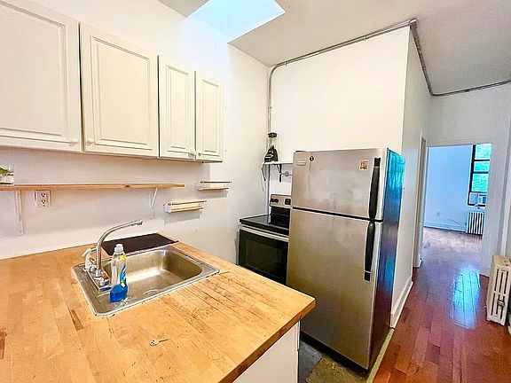 2nd image of 371 Menahan St #3C