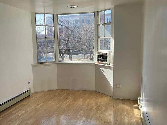 4th image of 5506 Lincoln Ave Unit 222