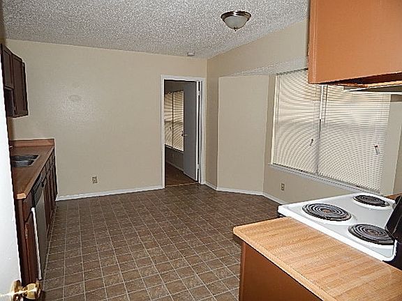 4th image of 14226 Swallow Dr
