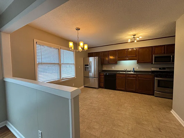 6658 Vaughn Rd — Photo 10