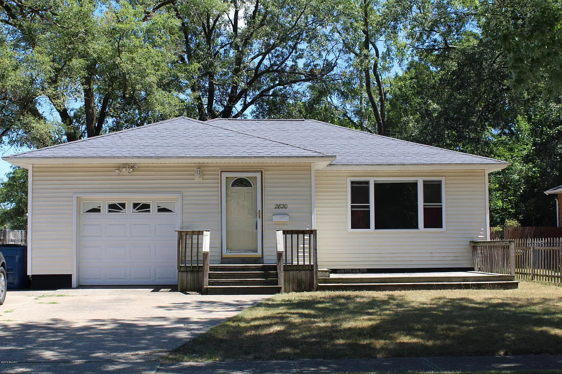 2820 Temple St photo 1
