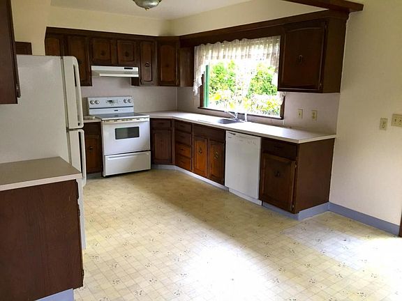 3rd image of 3714 E 8th St
