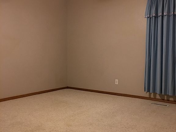 2nd image of 2906 S Black Oak Dr
