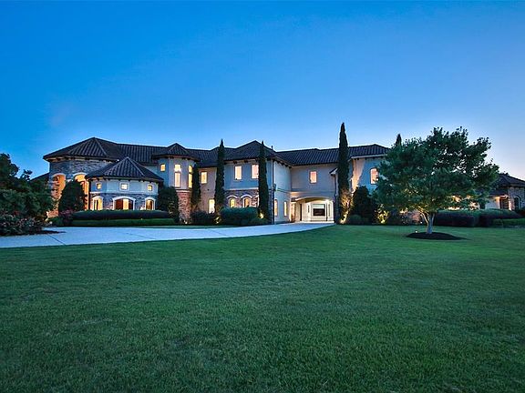 A large estate home with plenty of grounds to enjoy, you feel as if you just walked into a story-book location!