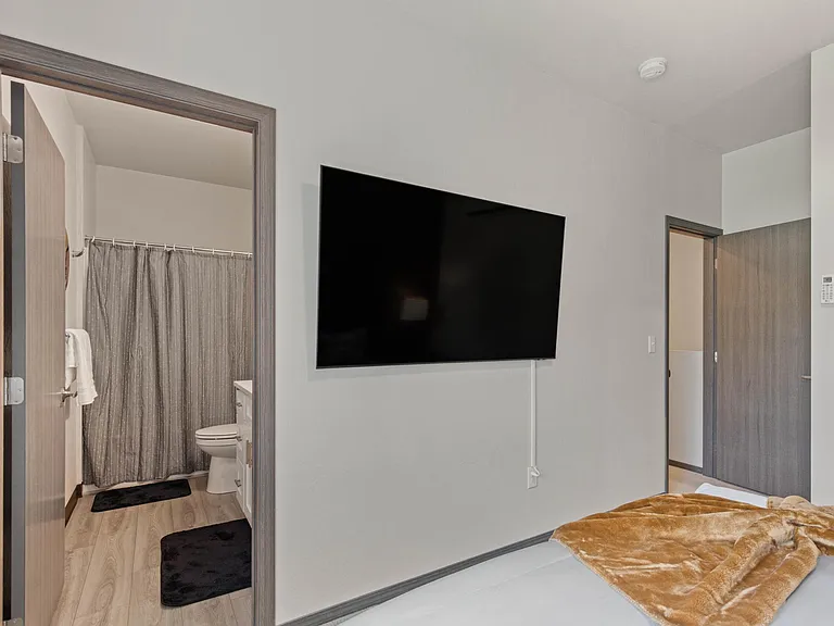 1911 W Boone Ave #3 — Photo 20