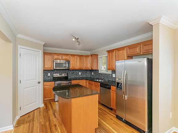 3rd image of 1214 E Henry Clay Ave