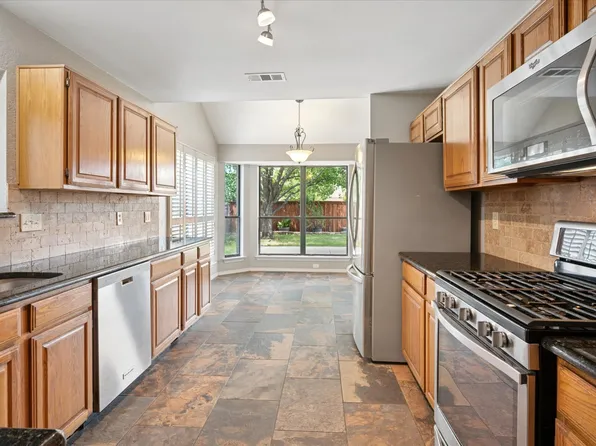 2027 Lavaca Trl, Carrollton, TX 75010