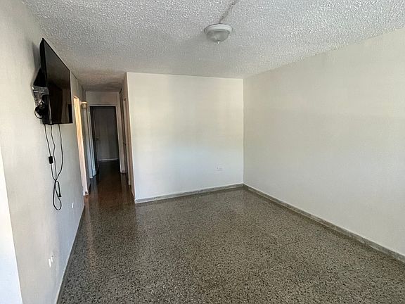 4th image of 11 Avenue Los Robles D21 Fls