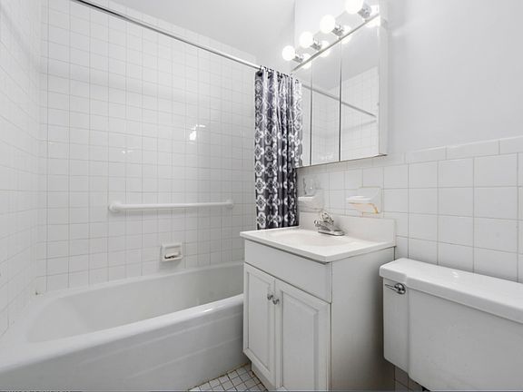 4th image of 360 E 72nd St APT A208