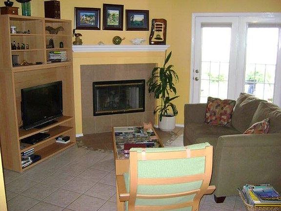 4th image of 1128 Hilltop Dr