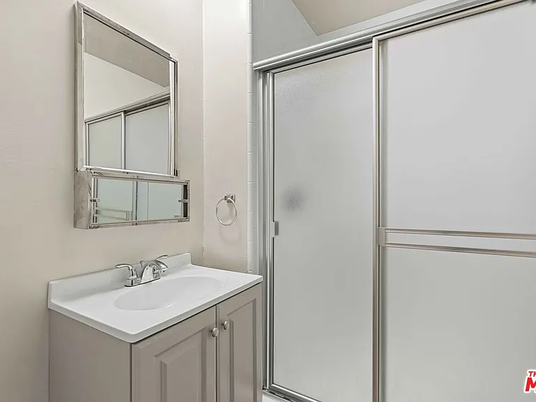15540 Moorpark St #8 — Photo 15