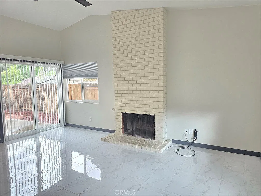 3 bed, 1441 sqft, $3,300 — Photo 1