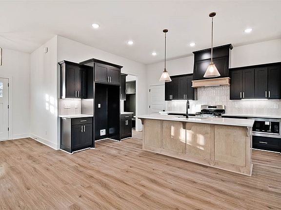 4th image of 20 Kiswick Dr
