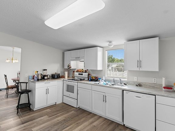 5th image of 8625 Bragg Dr.