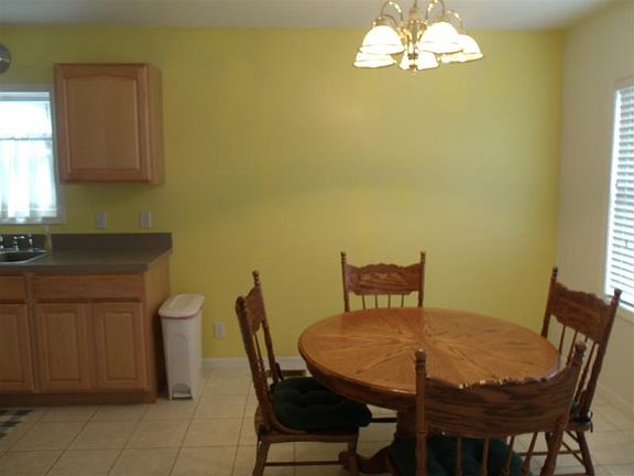 5th image of 915 Oakland Estates Dr