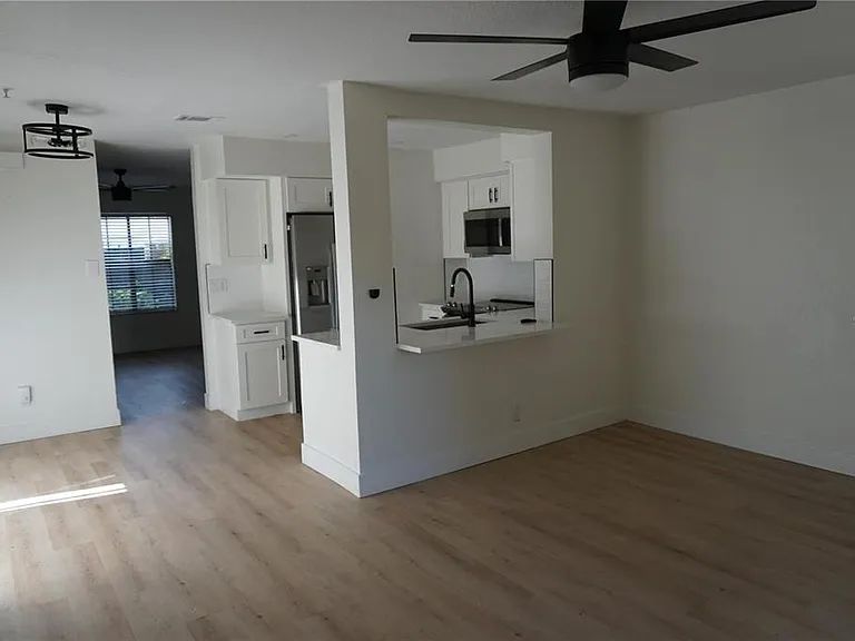 2404 Brigadoon Dr — Photo 5