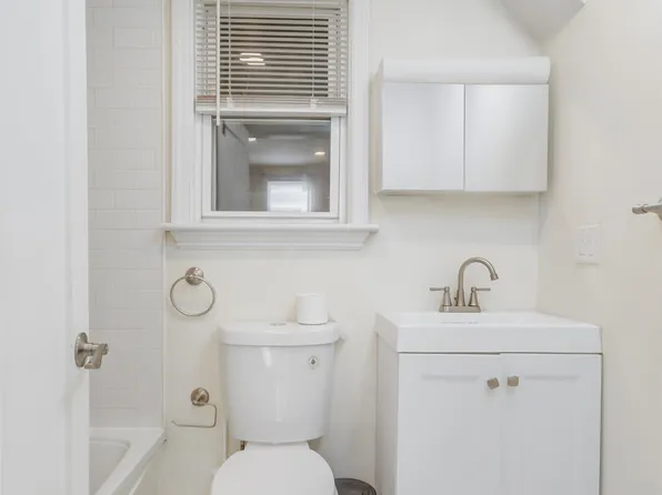 232 Pearsall Avenue image 16 of 20